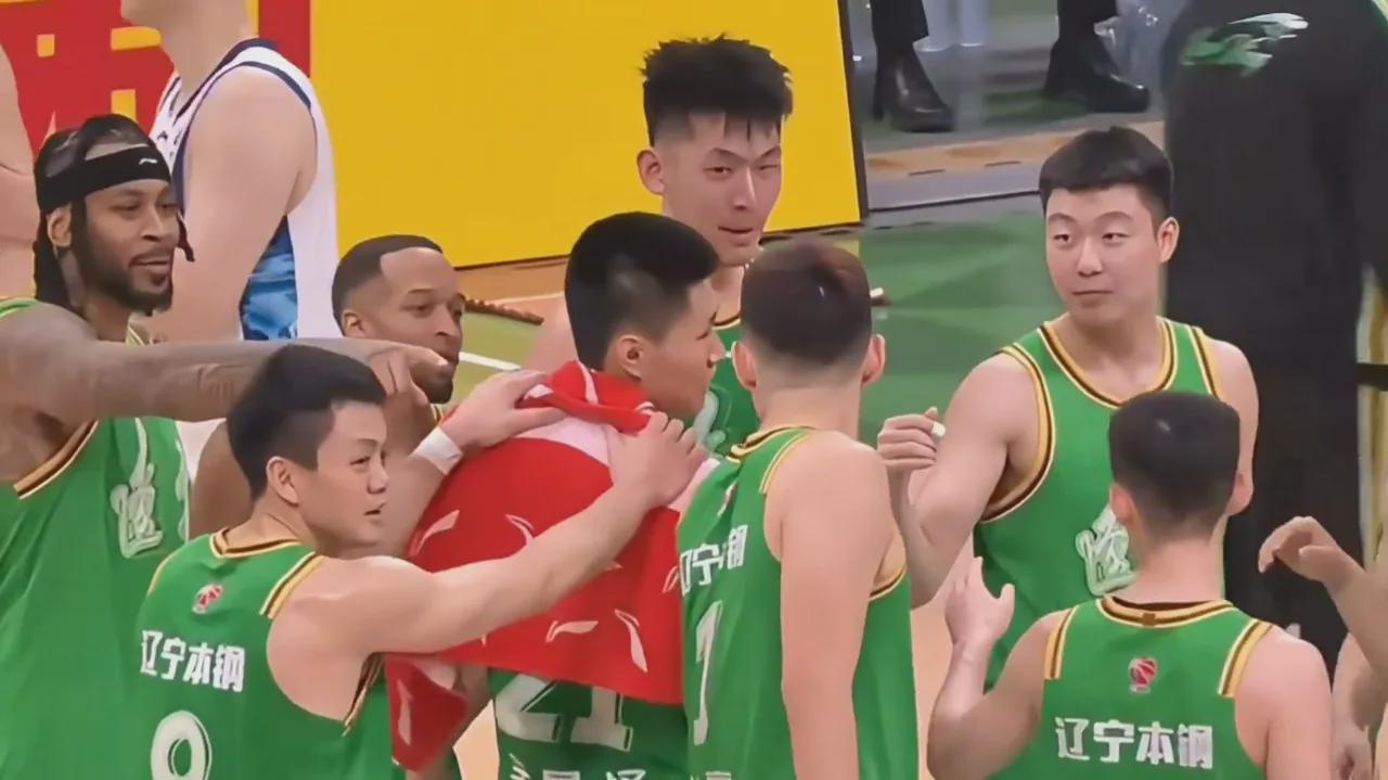 开云APP-时隔458天!前NBA旧将回归!辽粤大战火了,杨鸣下台后球队6胜1负