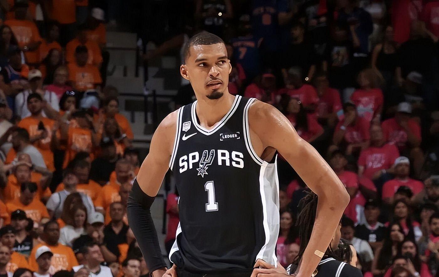 开云下载-NBA总决赛G1大比分0-1!马刺完败尼克斯!文班亚马狂砍26分难救主