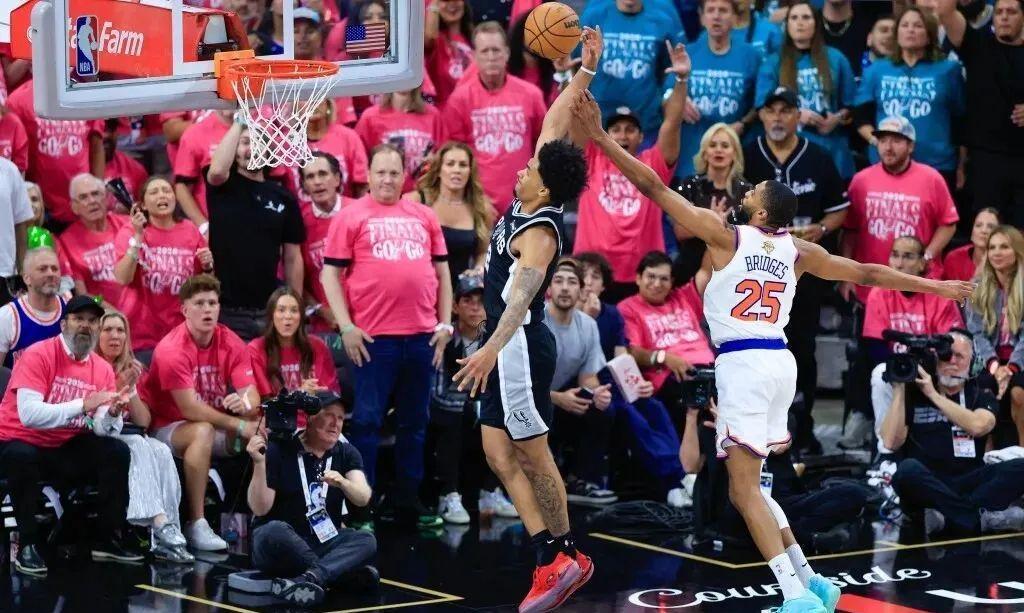 开云下载-NBA总决赛G1大比分0-1!马刺完败尼克斯!文班亚马狂砍26分难救主