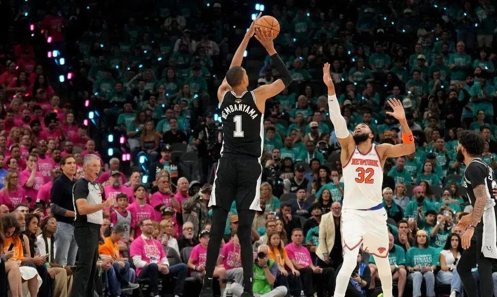 开云下载-NBA总决赛G1大比分0-1!马刺完败尼克斯!文班亚马狂砍26分难救主