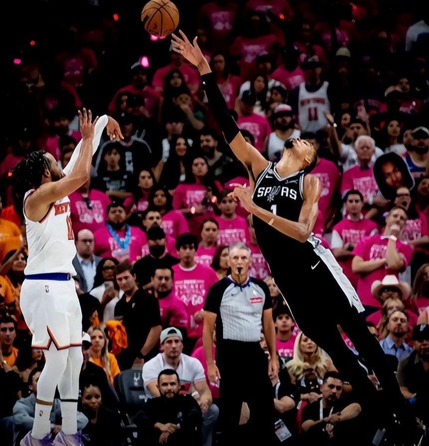 开云下载-NBA总决赛G1大比分0-1!马刺完败尼克斯!文班亚马狂砍26分难救主